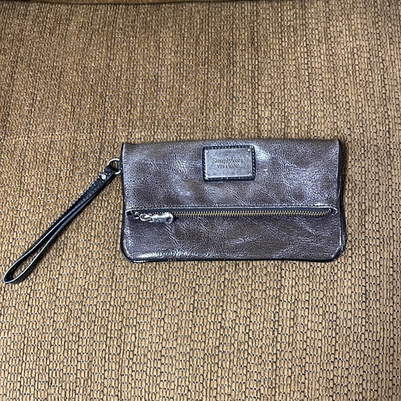 Simply Vera Vera Wang Faux Leather Wristlet Clutch Purse - Picture 2 of 13